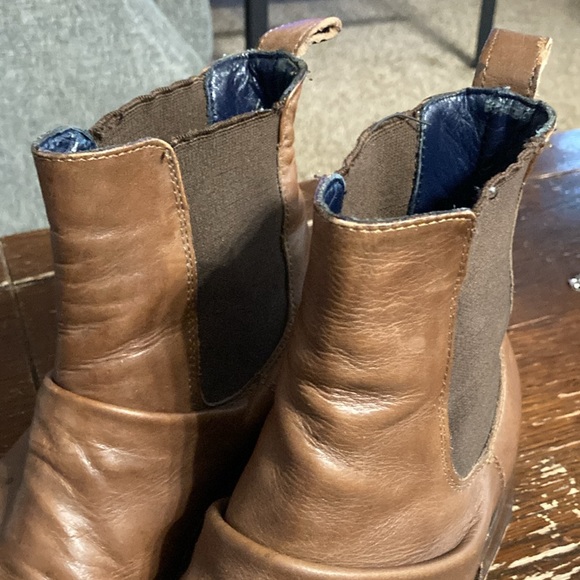 DW Goodyear Welt leather booties size 7.5 - Picture 3 of 13